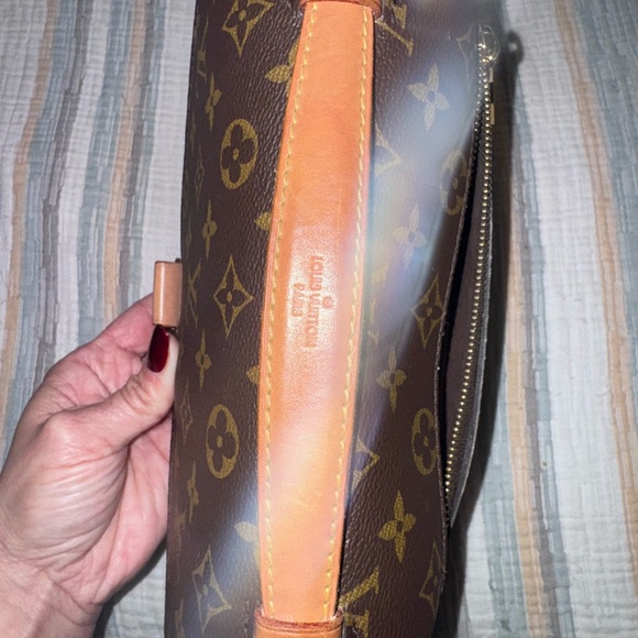 Authentic LV Pochette Métis Monogram - Picture 5 of 14